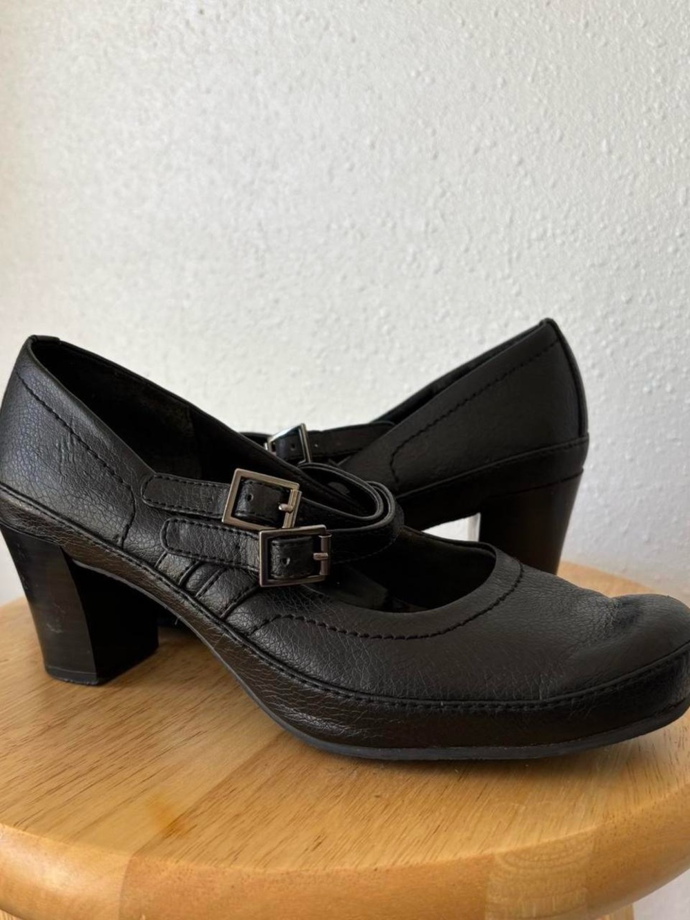 Classic Black Leather Mary Jane Heel Pumps - Women's